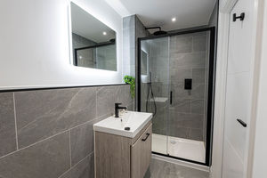 Ensuite- click for photo gallery